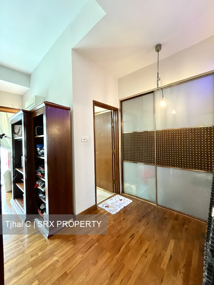 Kew Vale (D16), Terrace #309665011